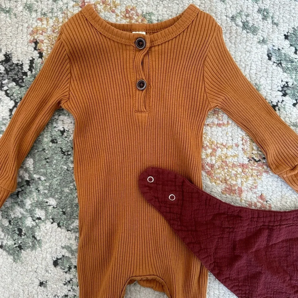 Boutique 3-6M Baby Boy Ribbed Knit Rustic Brown One Piece & Muslin Cotton Bib